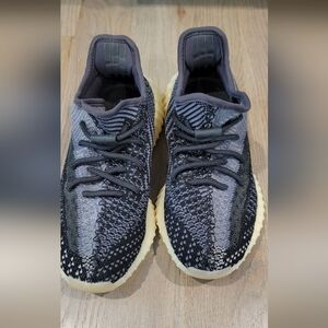 2020Yeezy Boost 350 V2 'Carbon'